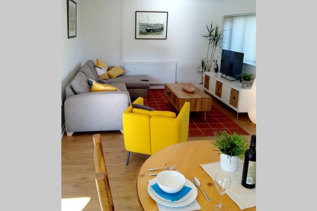 Cherry - Perfect Base For Two In Beautiful Pembrokeshire Begelly