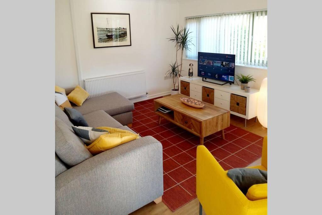 Cherry - Perfect Base For Two In Beautiful Pembrokeshire Begelly